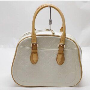 Authentic Louis Vuitton Summit Drive White Vernis Hang Bag mn447-010326
